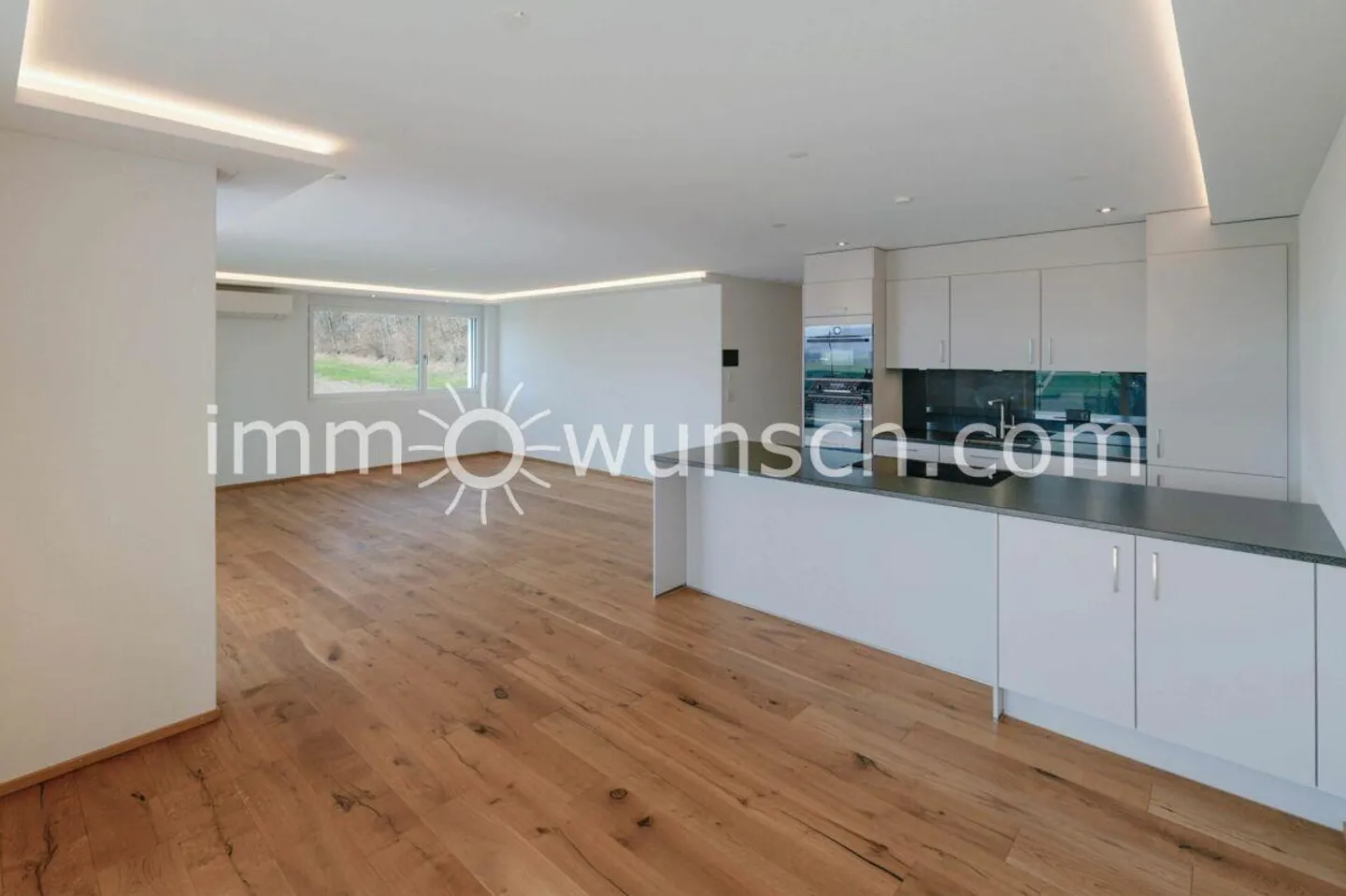 Modern 3½ room apartment, partially glazed balcony, magnificent distant view - Photo 11 of 11