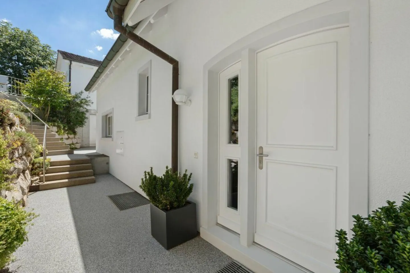 Exclusive Villa with Wellness Area, Swimming Pool and a Unique Wine Cellar - Photo 4 of 25