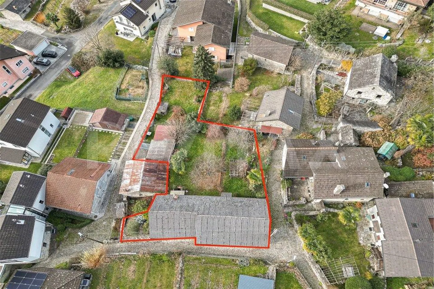 Casa con giardino da ristrutturare - Foto 11 di 12