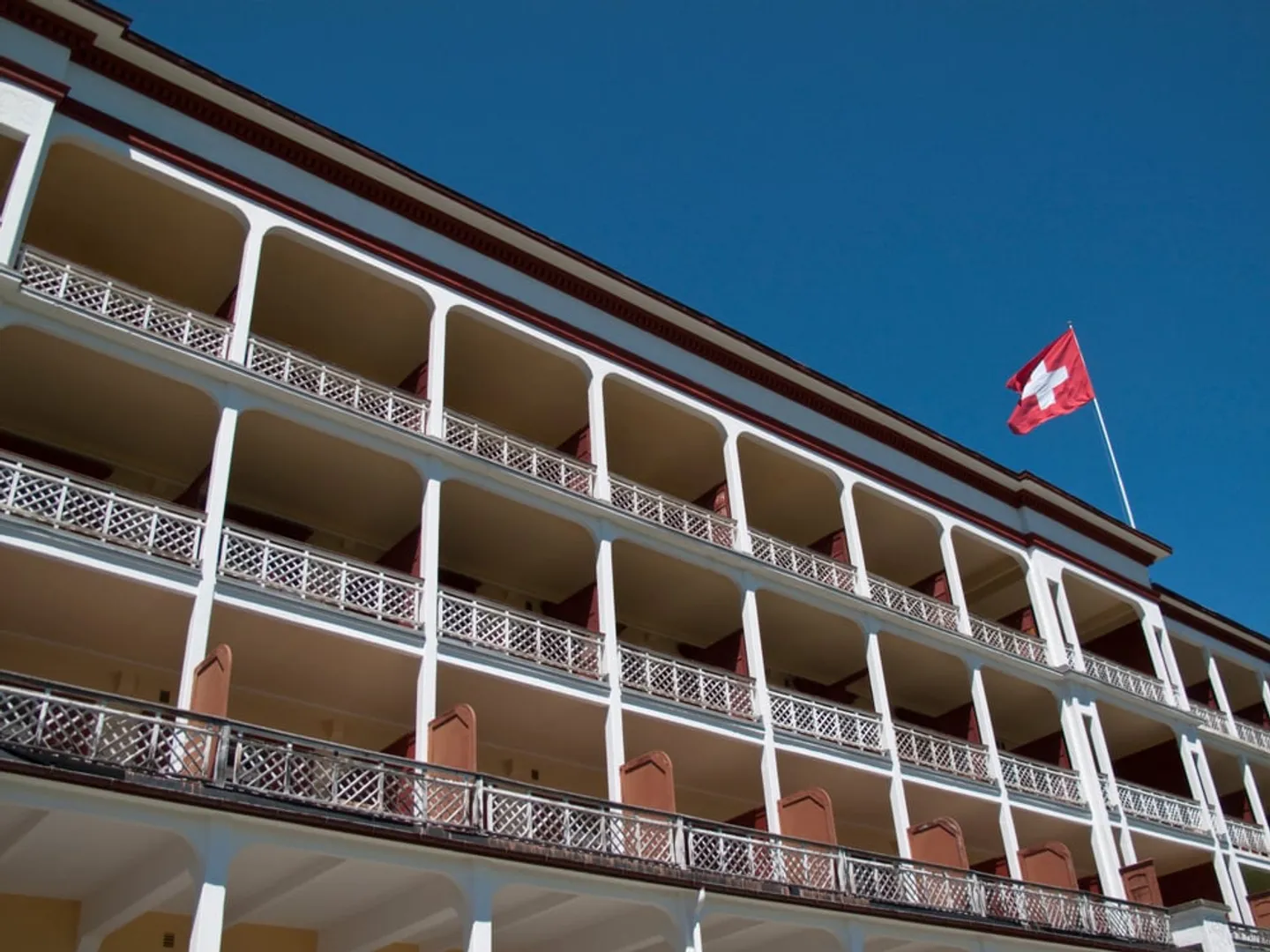 VILLARS-SUR-OLLON: EXCEPTIONAL HOTEL IN PERFECT LOCATION FOR SALE - Photo 1 of 1