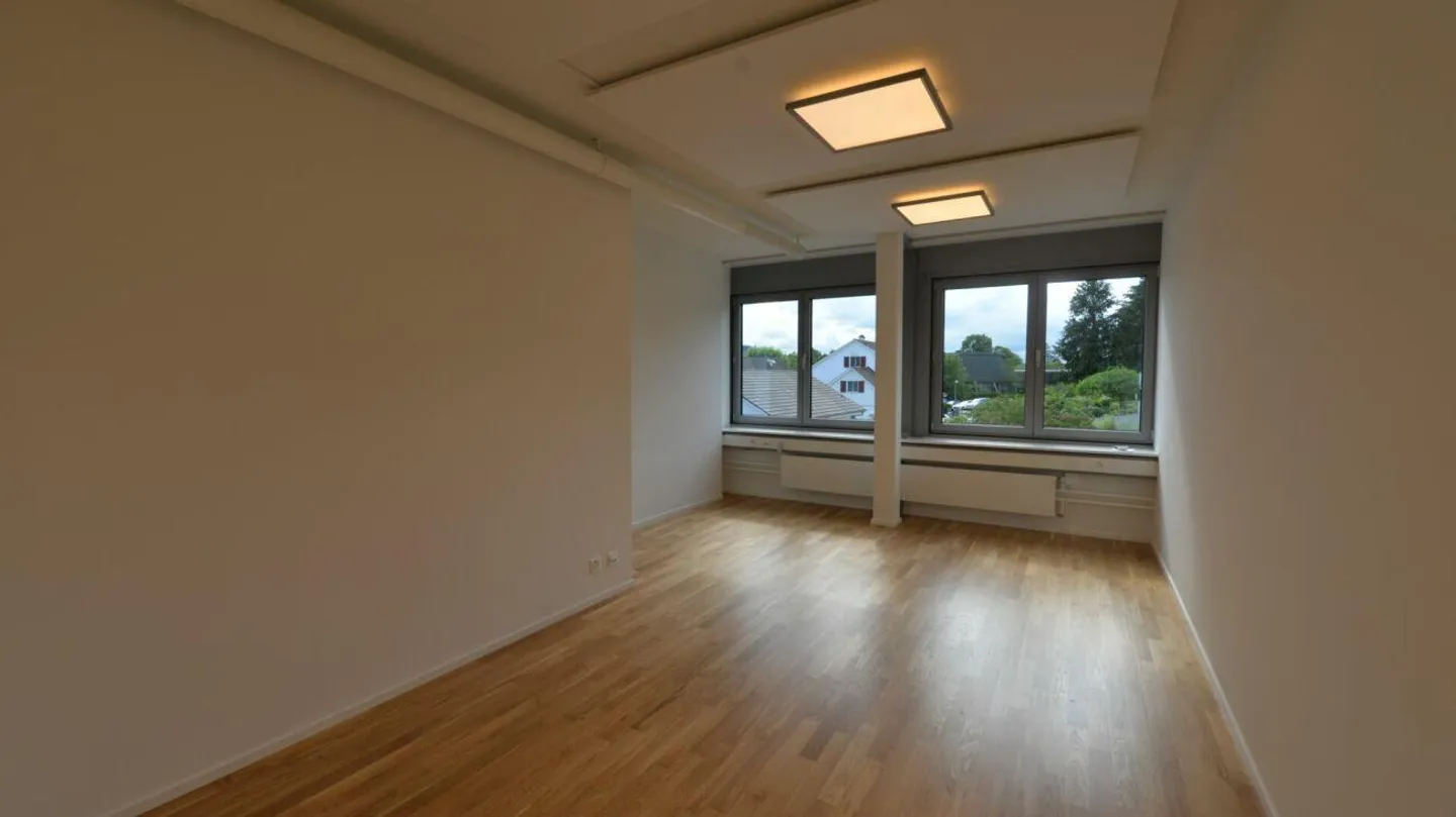 Modern practice or office space - Photo 3 of 8