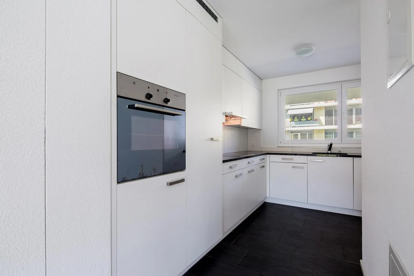 Casa attraente in una zona residenziale soleggiata cerca di te! - Foto 2 di 6