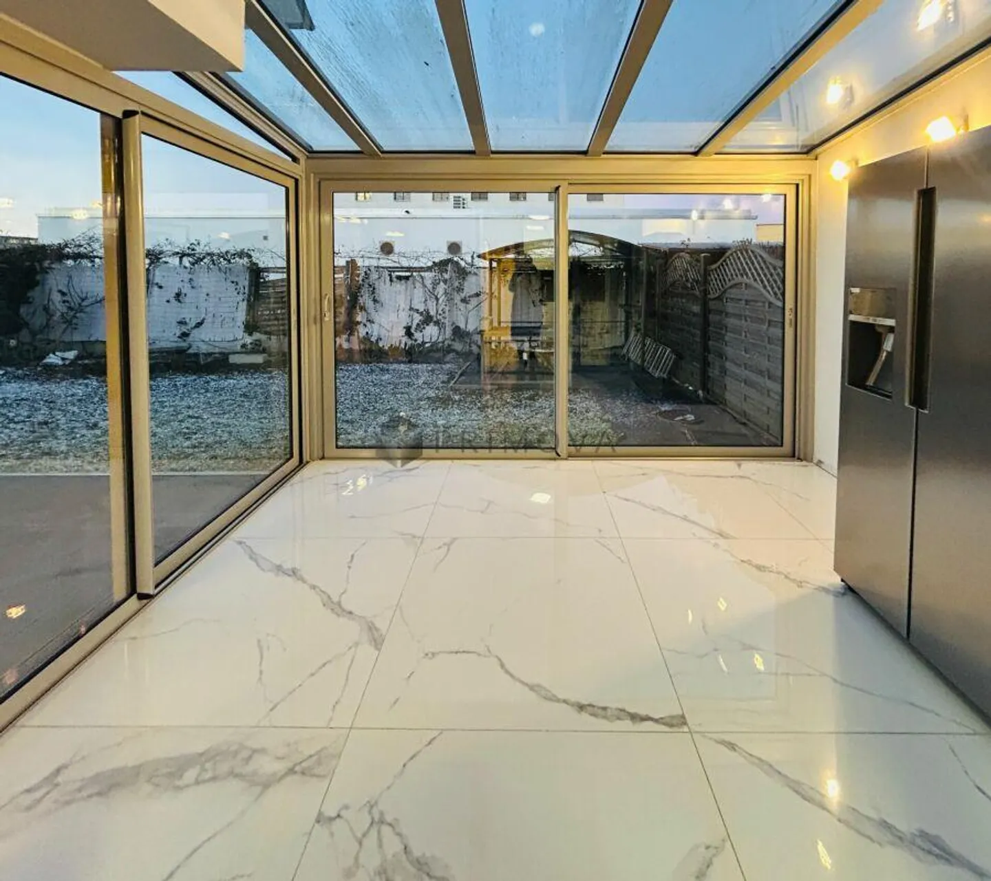 Modernized 5.5 Room - Corner Terraced House with Conservatory in Prime Residential Location - Photo 4 of 8