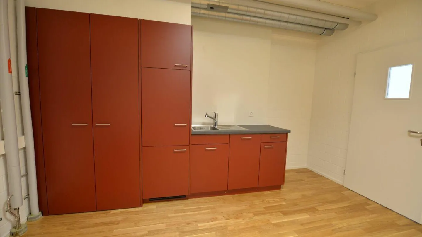 Modern practice or office space - Photo 7 of 8