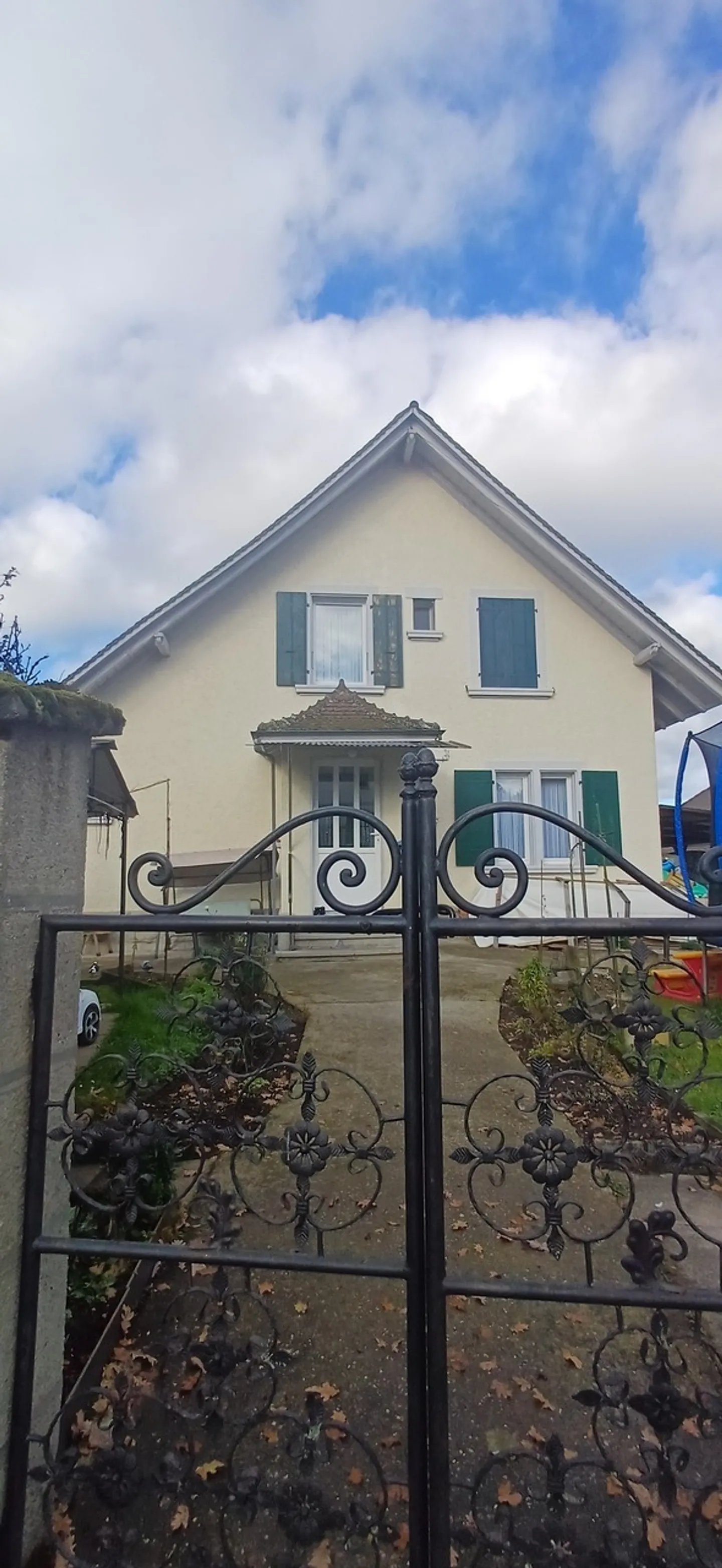 Casa familiare, 2 appartamenti e grande potenziale - Foto 2 di 7