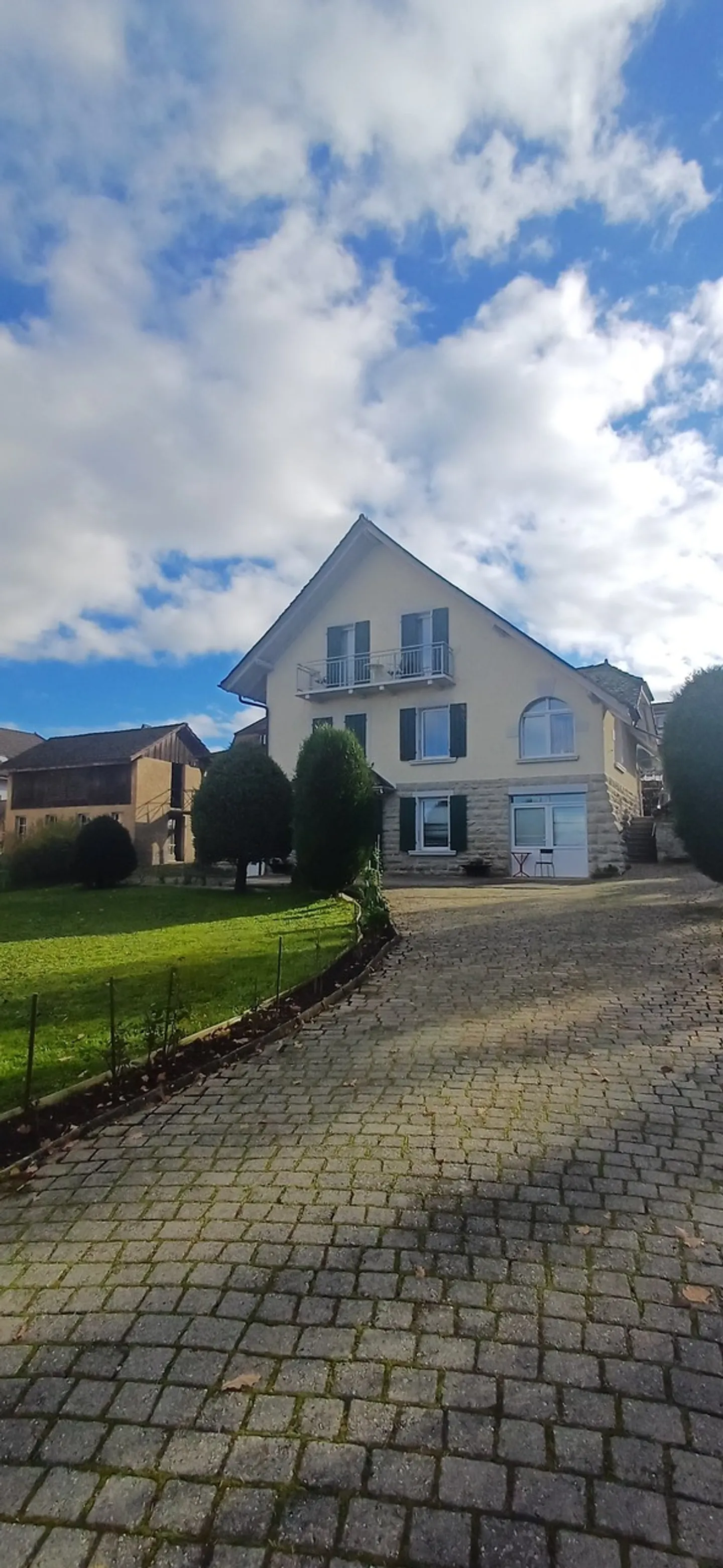 Casa familiare, 2 appartamenti e grande potenziale - Foto 3 di 7