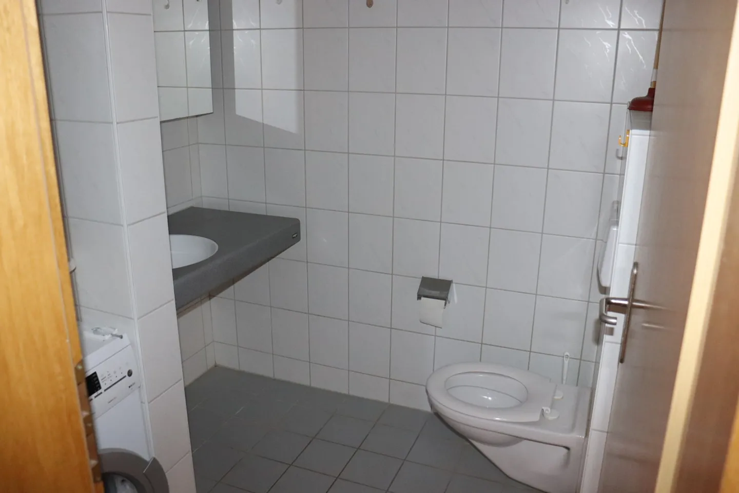 Charming 3.5-room apartment with gallery and balcony in Wilderswil! - Photo 7 of 16
