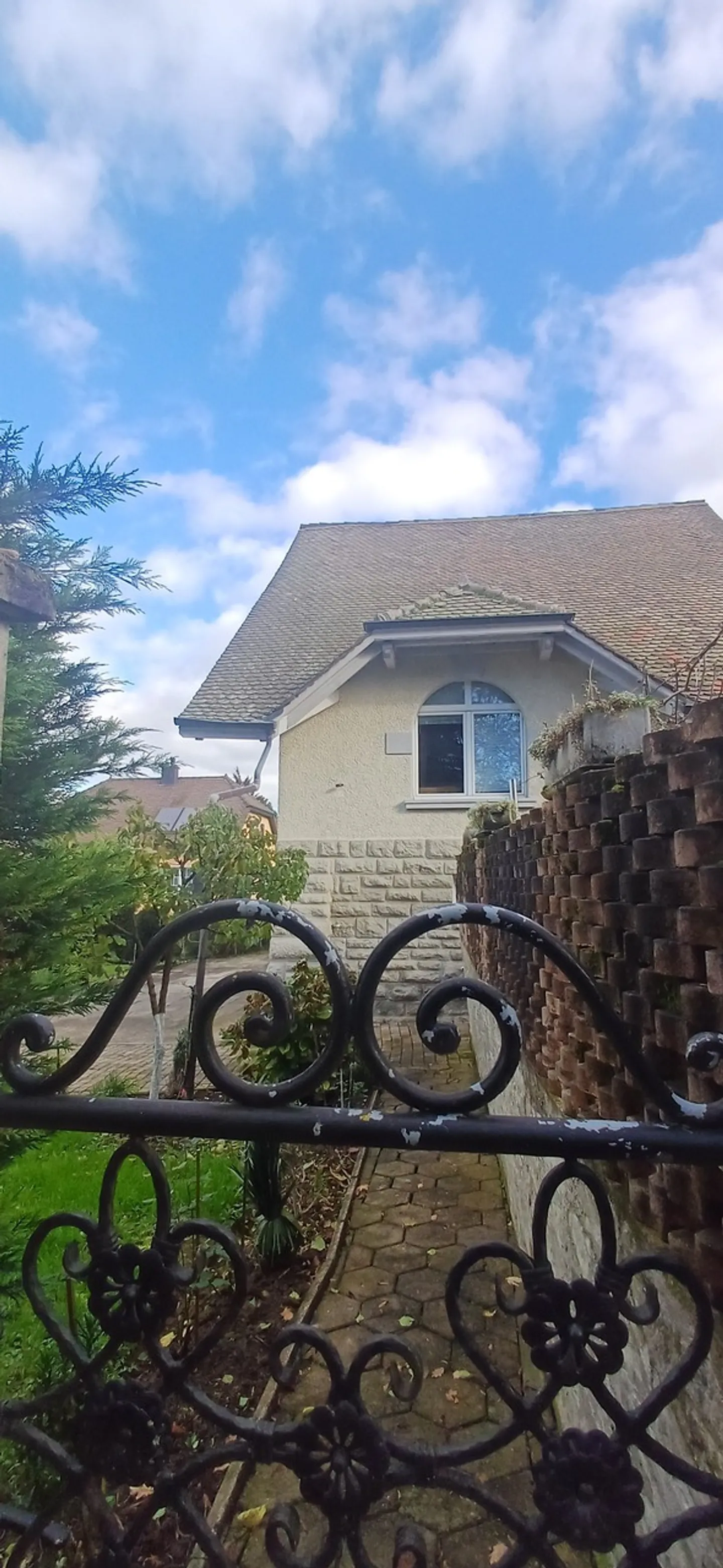 Casa familiare, 2 appartamenti e grande potenziale - Foto 4 di 7