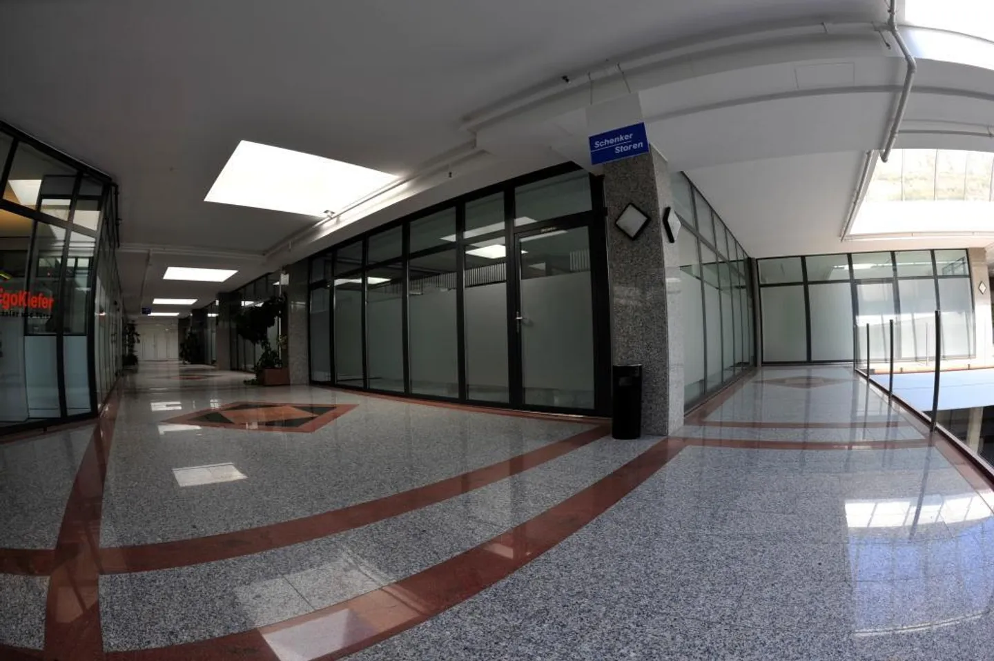Ufficio con collegamenti di trasporto ottimali - Foto 1 di 4