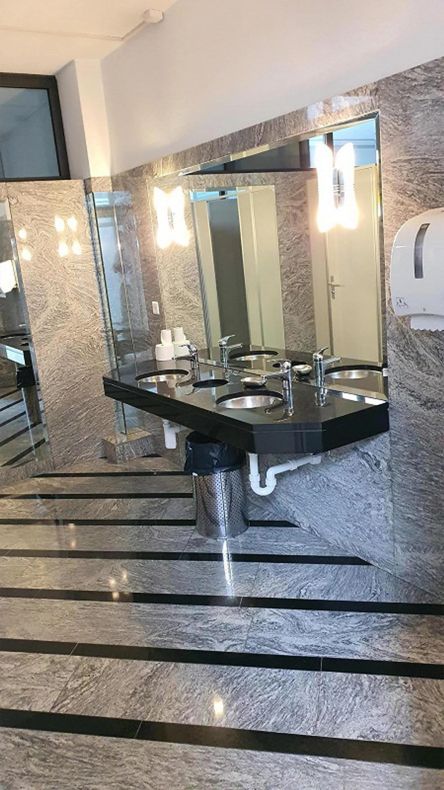Ufficio con collegamenti di trasporto ottimali - Foto 3 di 4