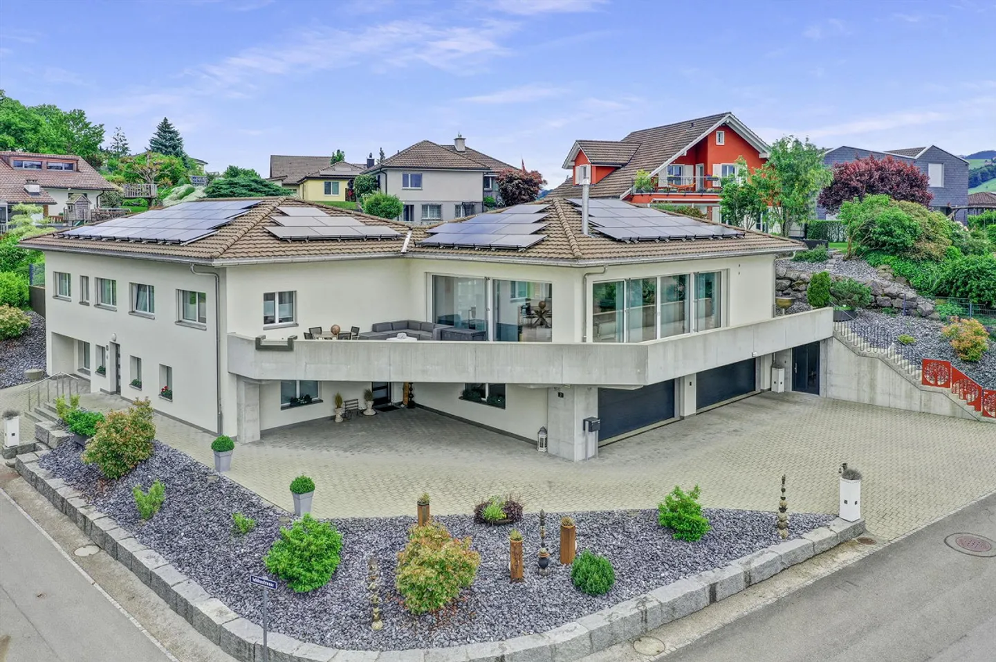 Villa exclusive de 8,5 pièces avec piscine dans un emplacement privilégié à Gossau ! - Photo 1 sur 11