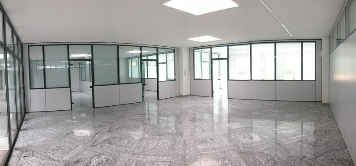 Ufficio con collegamenti di trasporto ottimali - Foto 2 di 4