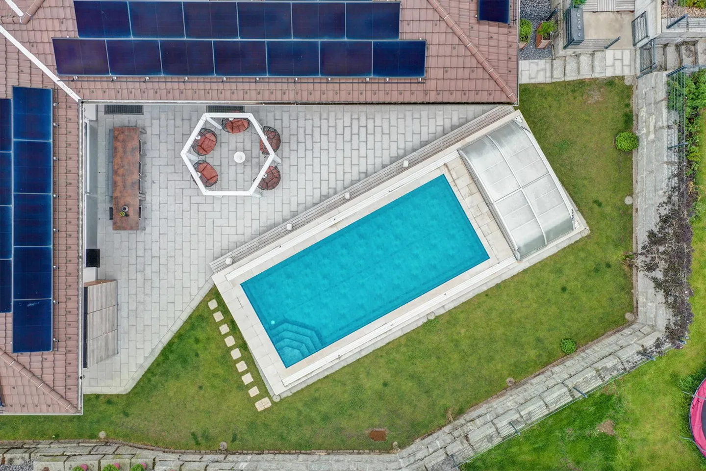 Villa exclusive de 8,5 pièces avec piscine dans un emplacement privilégié à Gossau ! - Photo 4 sur 11