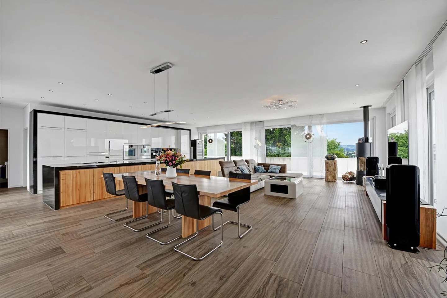 Villa exclusive de 8,5 pièces avec piscine dans un emplacement privilégié à Gossau ! - Photo 6 sur 11
