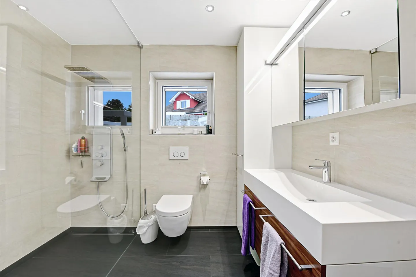 Villa exclusive de 8,5 pièces avec piscine dans un emplacement privilégié à Gossau ! - Photo 7 sur 11