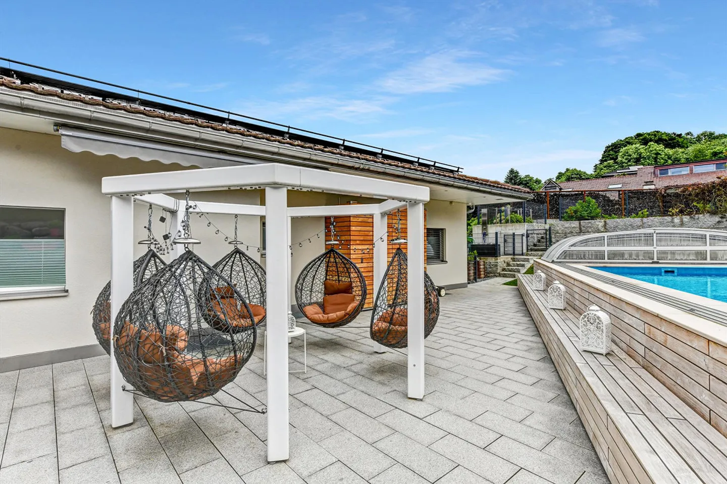 Villa exclusive de 8,5 pièces avec piscine dans un emplacement privilégié à Gossau ! - Photo 10 sur 11