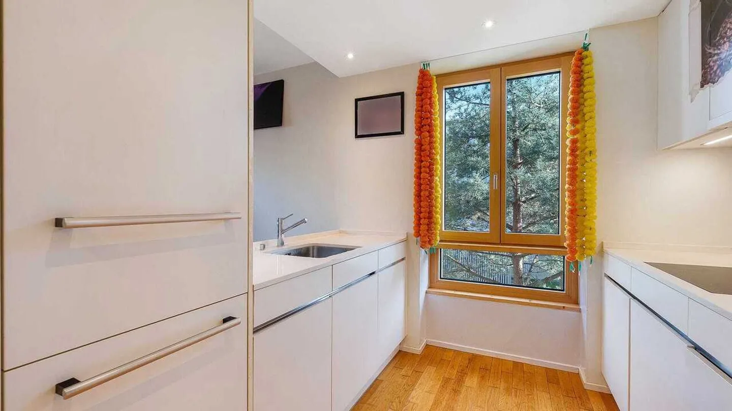 Corner House in Prime Location - Photo 5 of 13