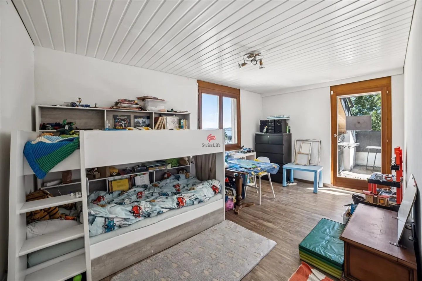 Spacious 4.5 rooms with lake view and converted attic - Photo 5 of 12