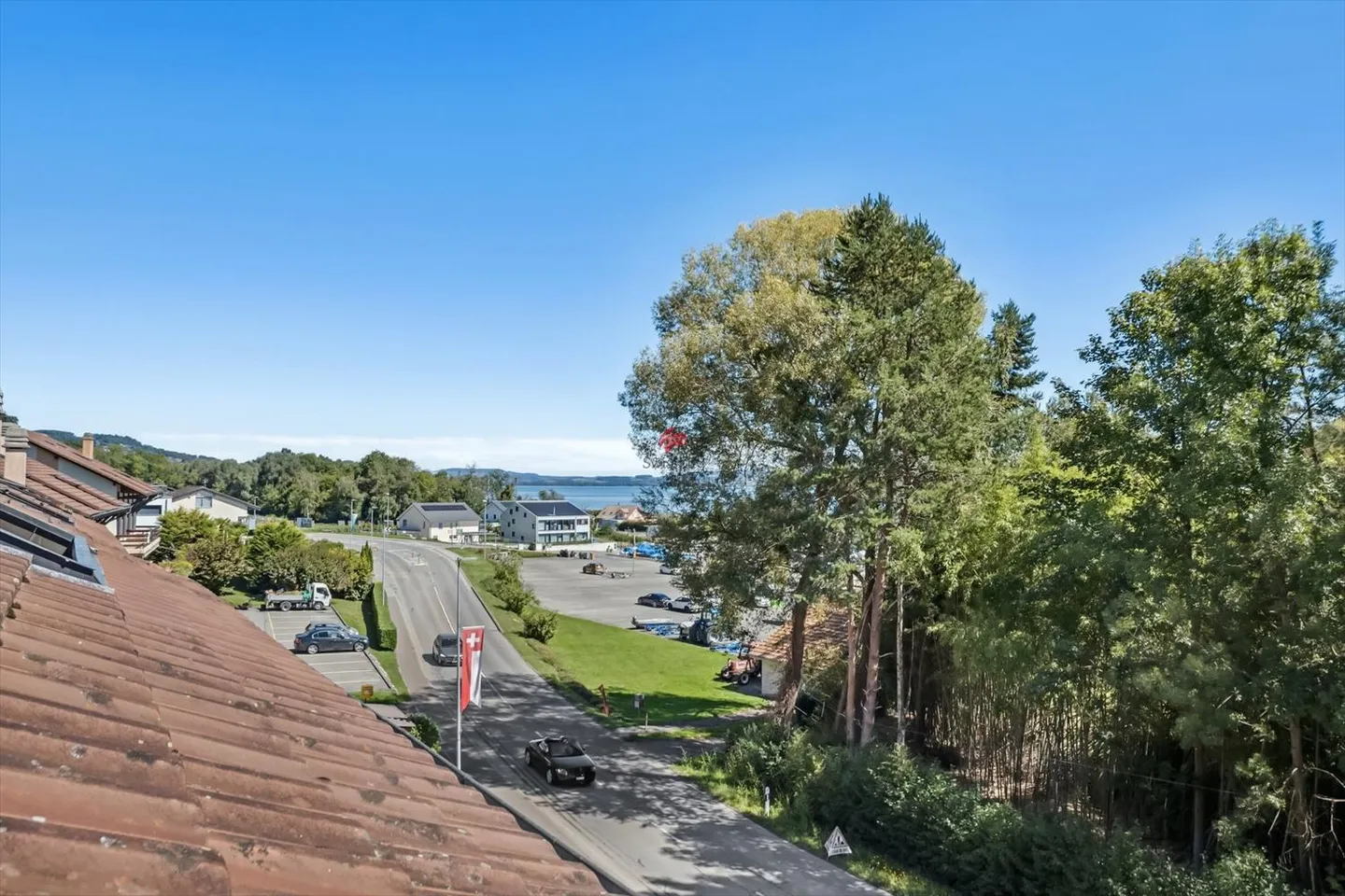 Spacious 4.5 rooms with lake view and converted attic - Photo 9 of 12