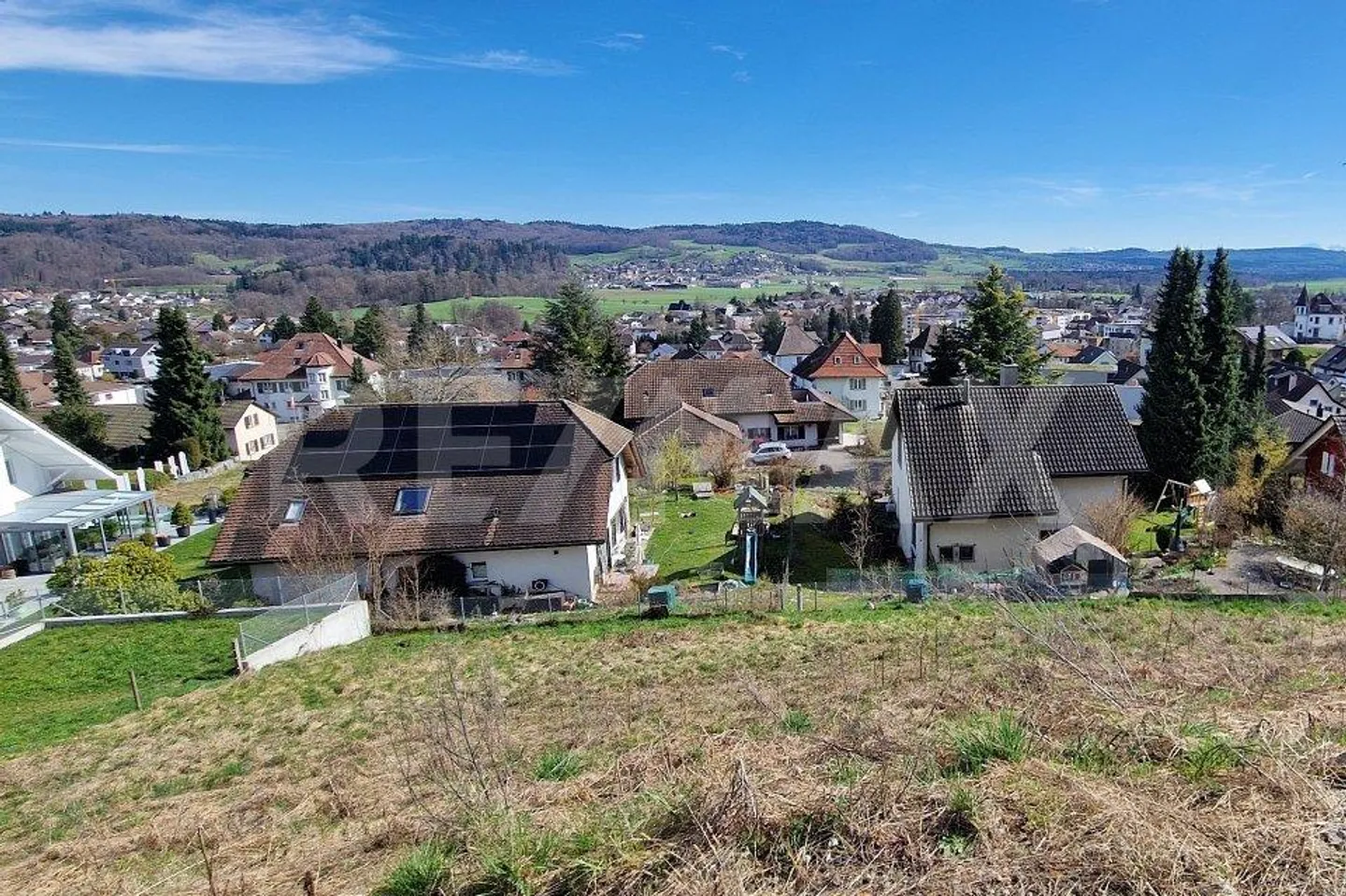 Building Land 1,143 m², Near A1 and Lenzburg, Sloped Location with a View - Photo 1 of 9