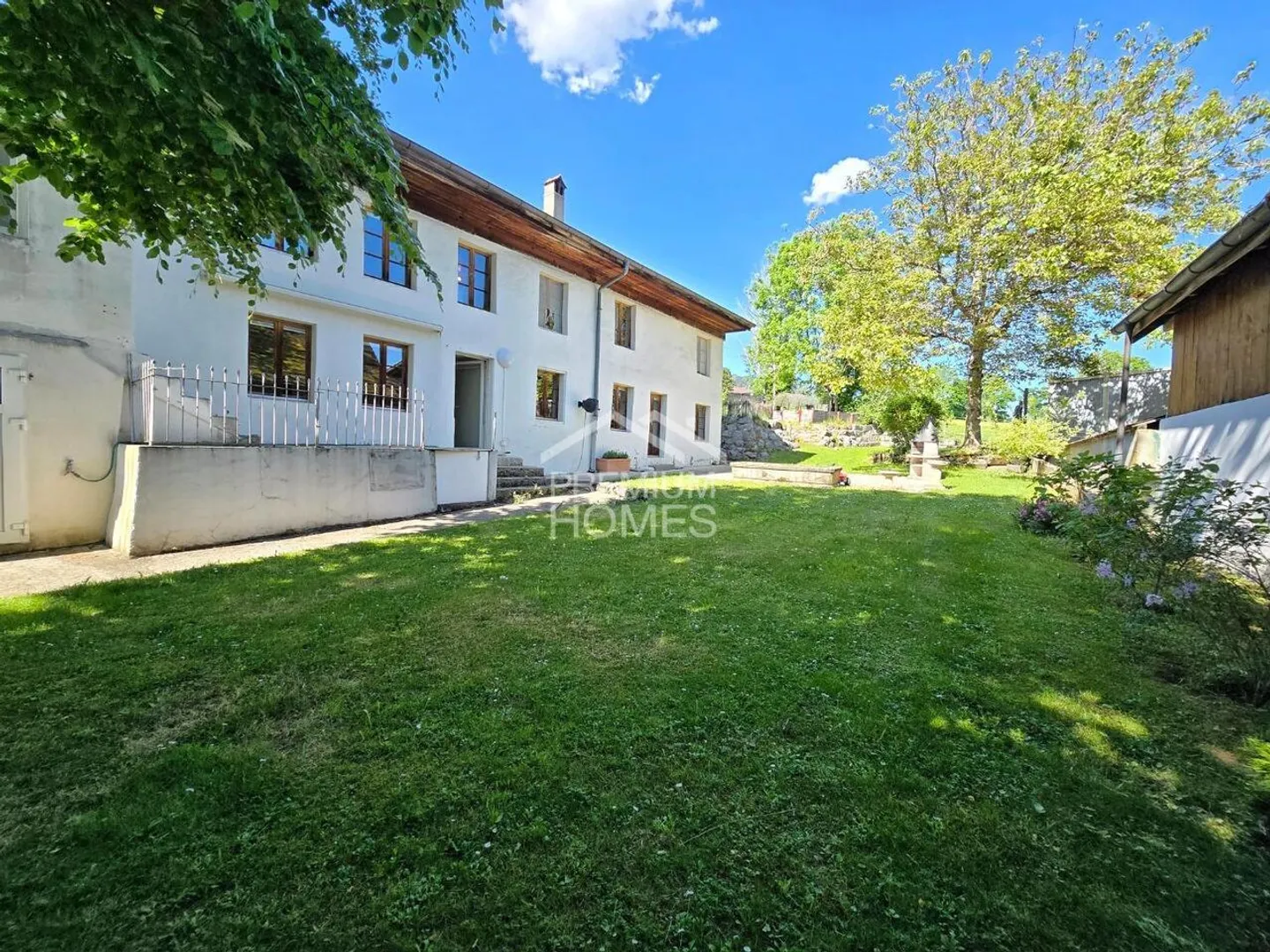 Lumière, Espace et Tranquillité - Maison Bifamiliale avec Potentiel - Photo 11 sur 12