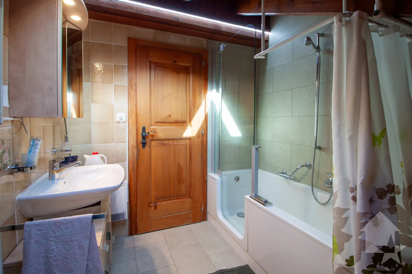 220 m2 Villa in the municipality of Aproz with a 135 m2 workshop - Photo 11 of 53