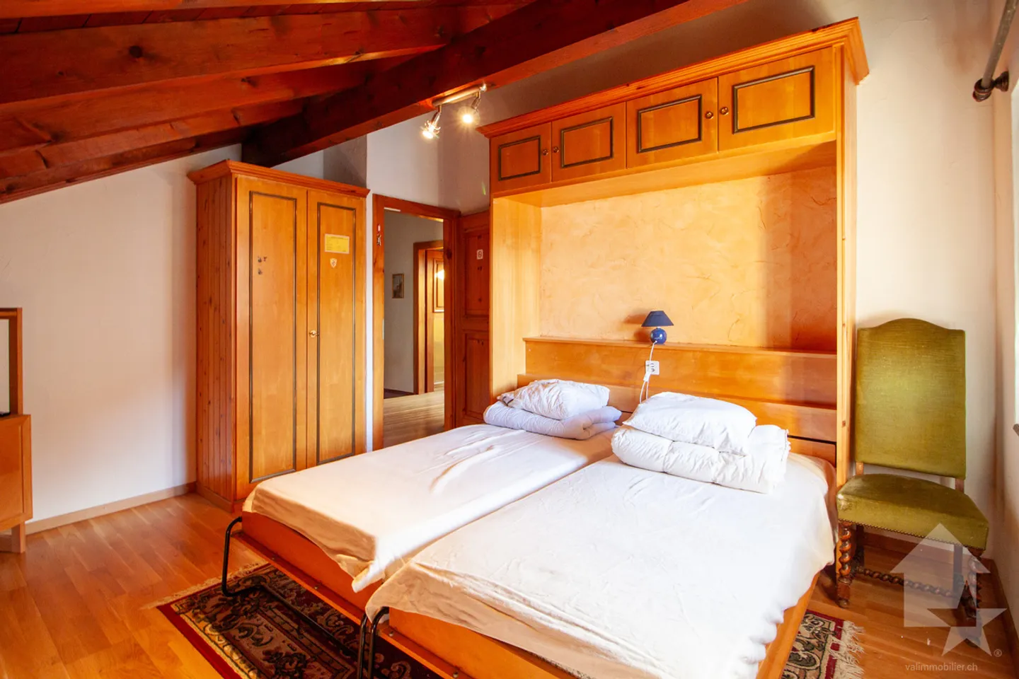 220 m2 Villa in the municipality of Aproz with a 135 m2 workshop - Photo 16 of 53