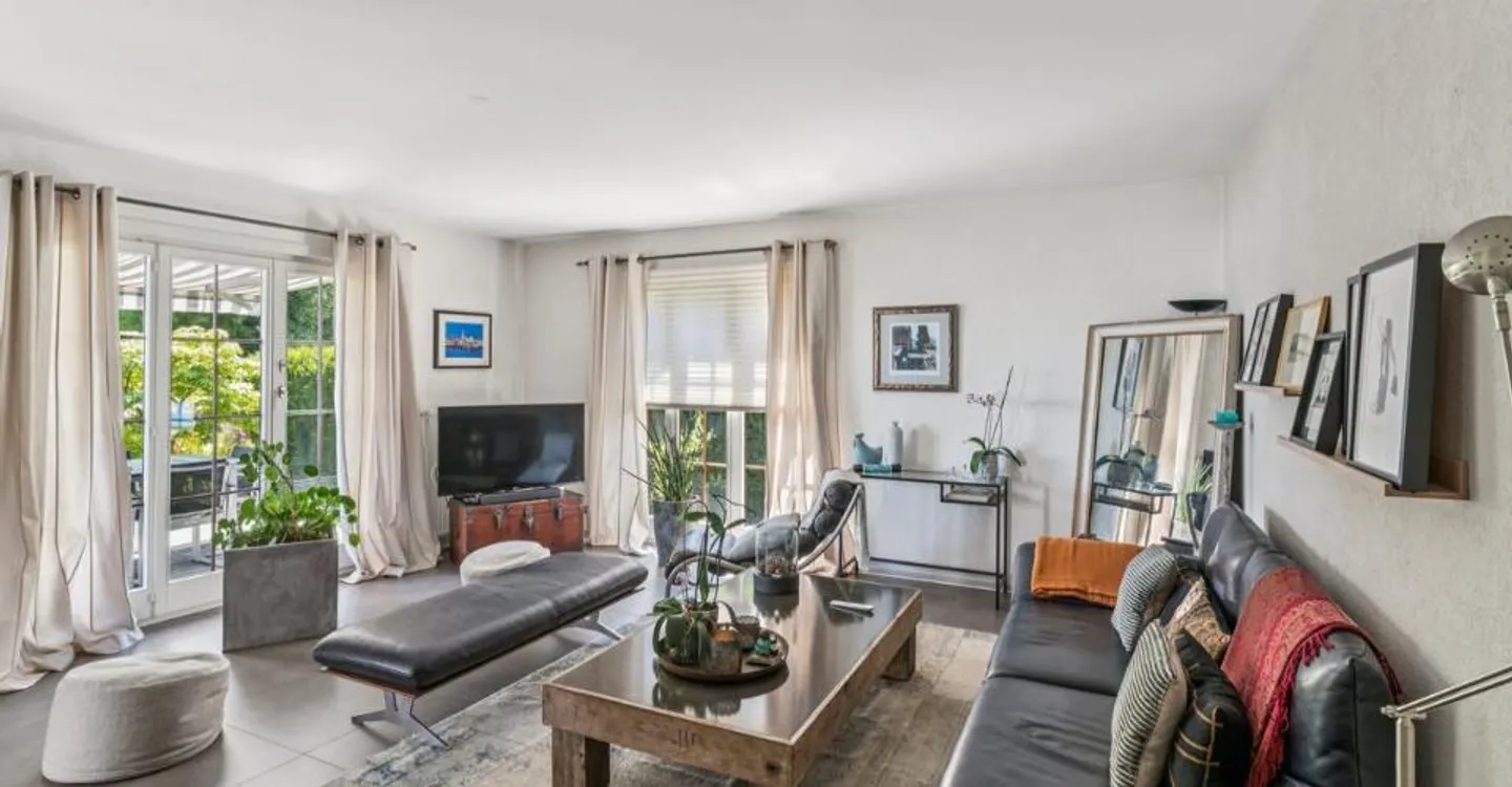 Villa mit atemberaubendem Seeblick in einer begehrten Gegend in Bevaix - Foto 3 von 12