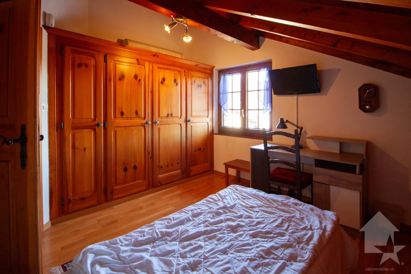 220 m2 Villa in the municipality of Aproz with a 135 m2 workshop - Photo 21 of 53