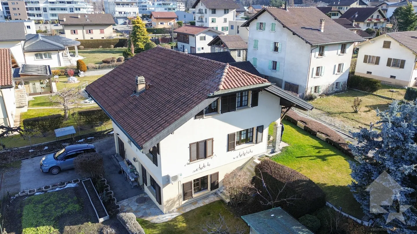 220 m2 Villa in the municipality of Aproz with a 135 m2 workshop - Photo 38 of 53