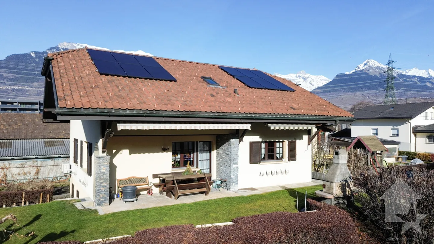 220 m2 Villa in the municipality of Aproz with a 135 m2 workshop - Photo 39 of 53