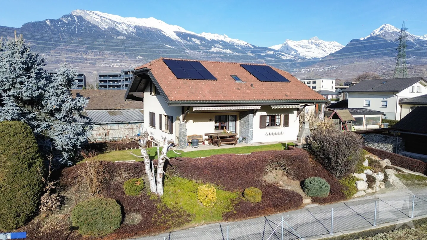 220 m2 Villa in the municipality of Aproz with a 135 m2 workshop - Photo 43 of 53