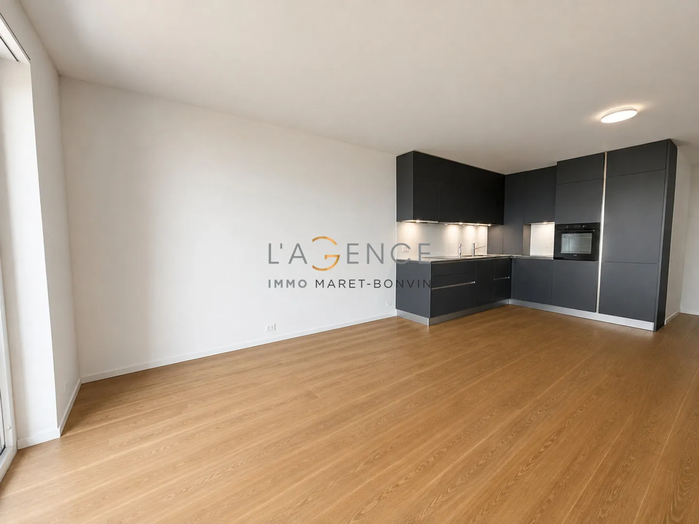 Appartement 3,5 pièces avec grand balcon, piscine et vue sur le lac - Foto 3 von 8