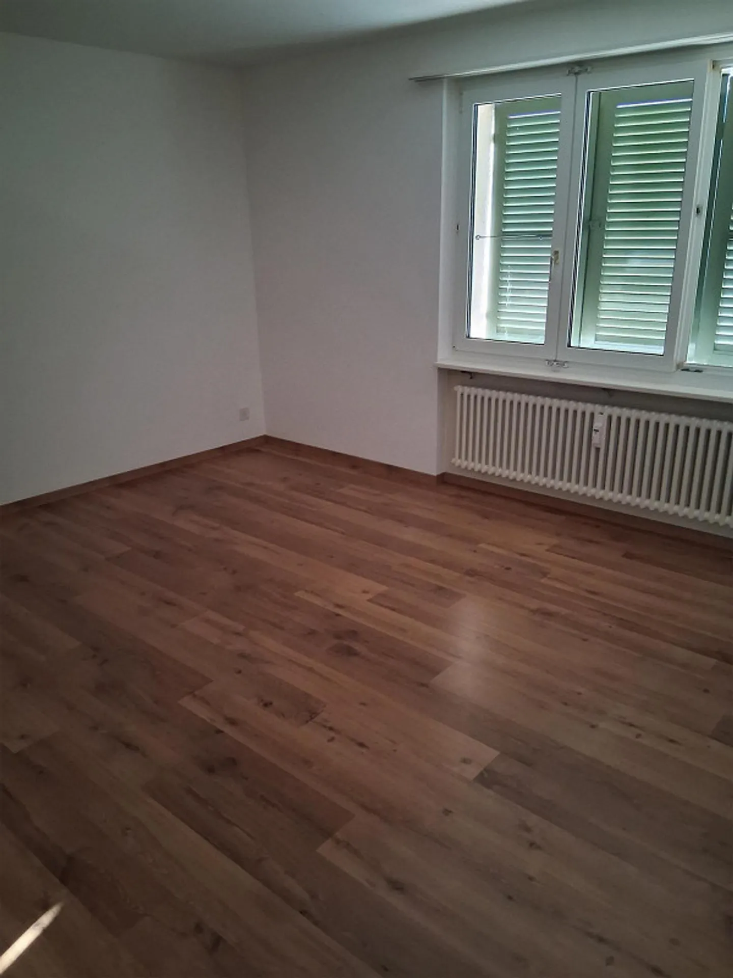 Appartement 4 pièces dans un immeuble calme - Photo 3 sur 6