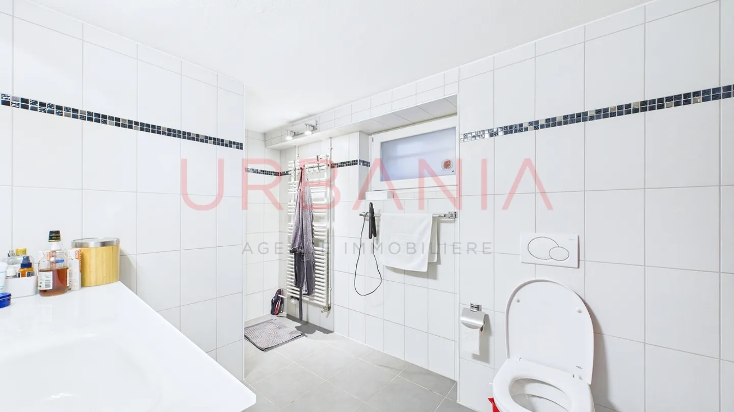 Villa rénovée avec double logement - Photo 5 sur 11
