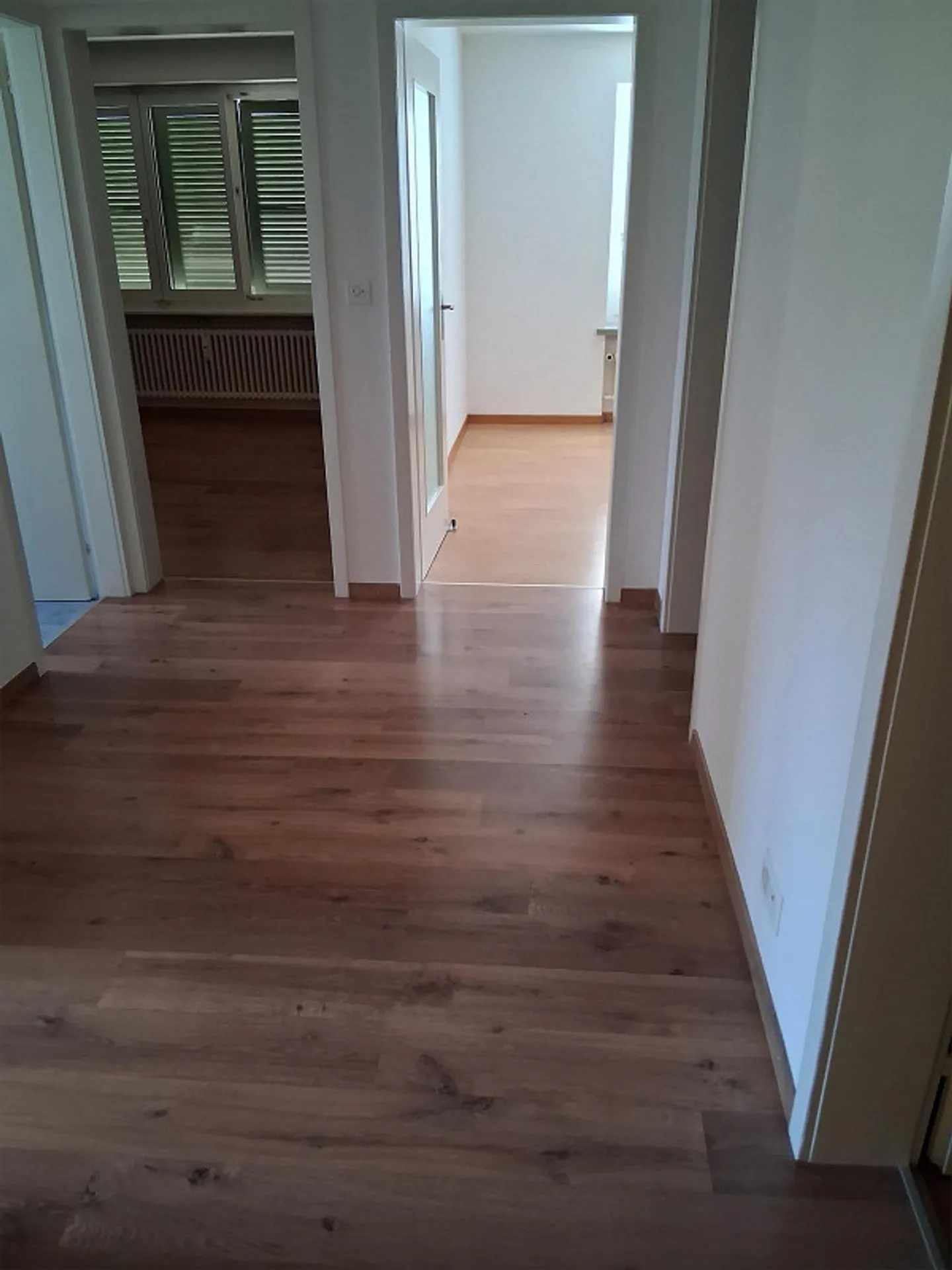 Appartement 4 pièces dans un immeuble calme - Photo 4 sur 6