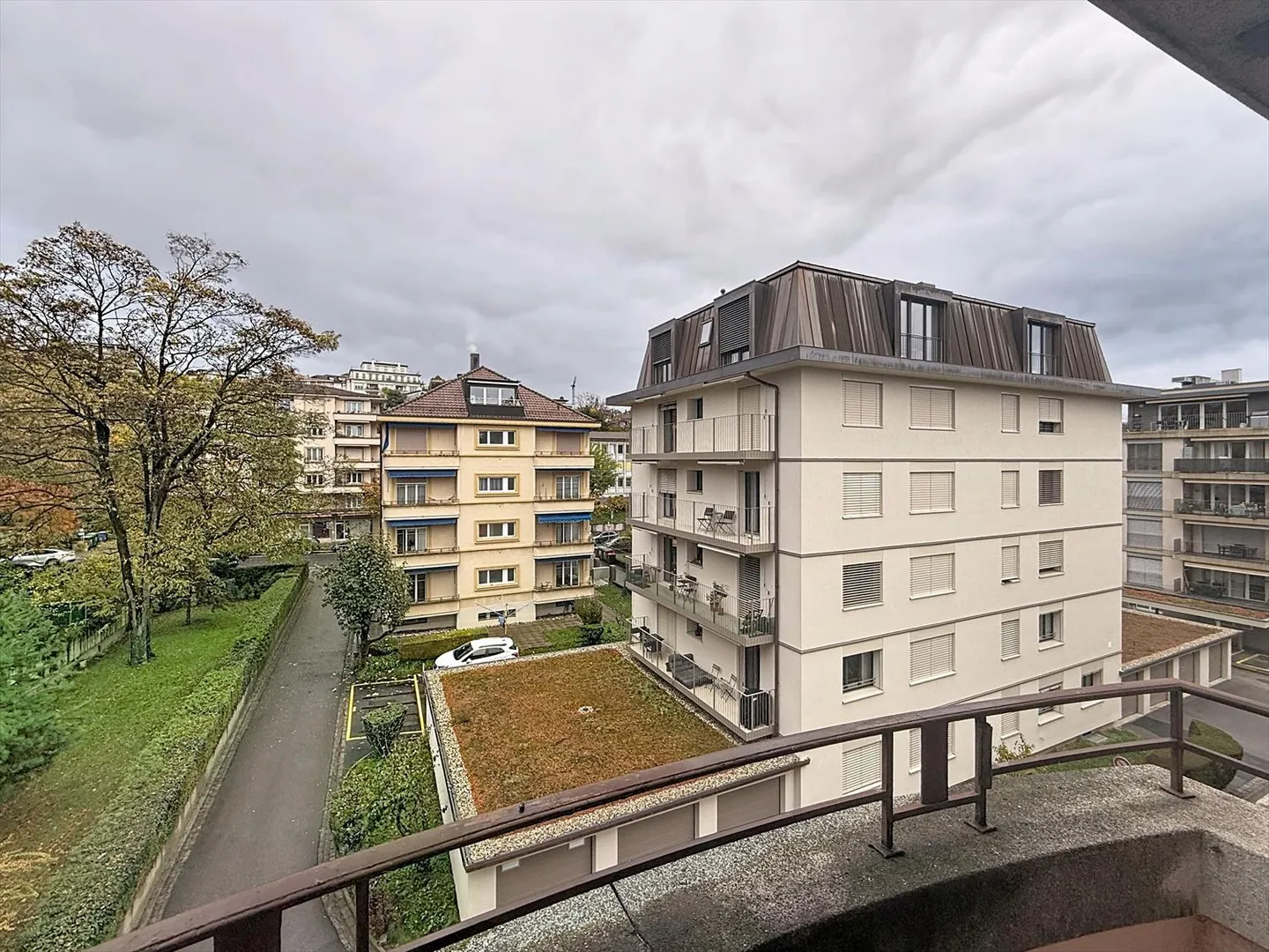 2.5 Room Apartment - Photo 2 of 8