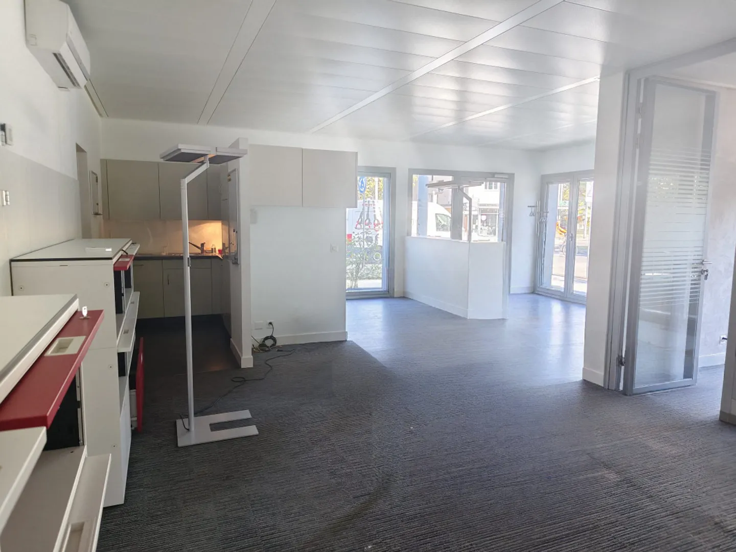 Moderne Arcade von 65 m² mit Klimaanlage, 3 Parkplätze - Foto 3 von 12