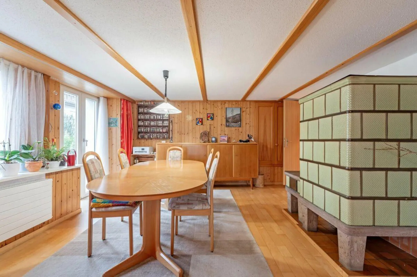 Maison résidentielle avec deux appartements de 2,5 pièces et potentiel de développement dans le calme du centre du village de Remigen - Photo 5 sur 26