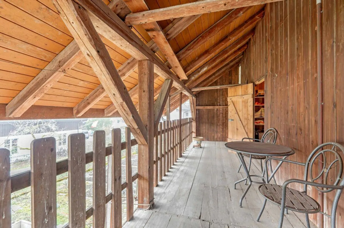 Maison résidentielle avec deux appartements de 2,5 pièces et potentiel de développement dans le calme du centre du village de Remigen - Photo 15 sur 26