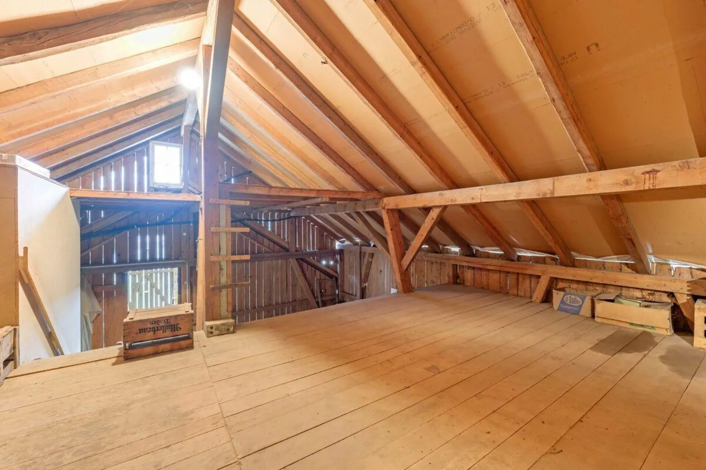 Maison résidentielle avec deux appartements de 2,5 pièces et potentiel de développement dans le calme du centre du village de Remigen - Photo 18 sur 26