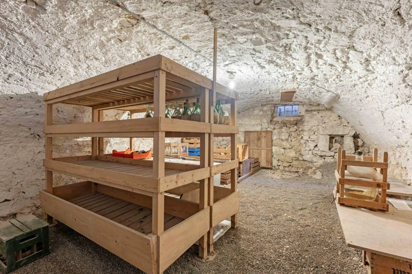 Maison résidentielle avec deux appartements de 2,5 pièces et potentiel de développement dans le calme du centre du village de Remigen - Photo 21 sur 26