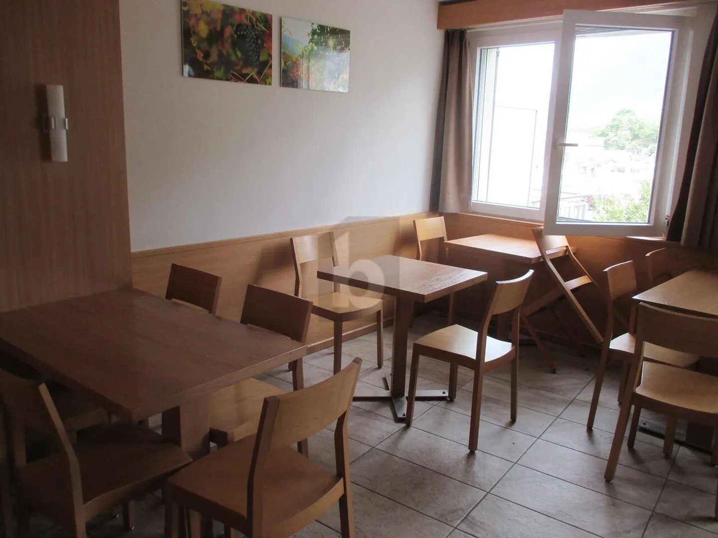 Bistro Charmant avec Terrasse - Photo 3 sur 5