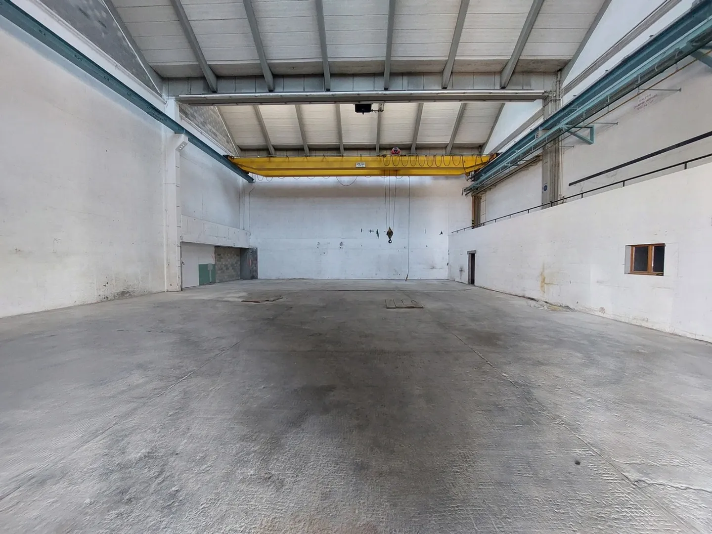 Officina di 350 m2 - Altezza del soffitto di 10 metri con gru a ponte da 7500 kg - Foto 1 di 3