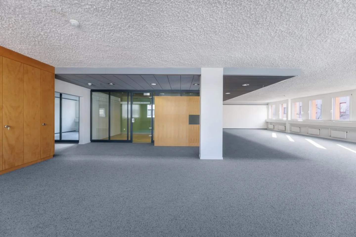 Espace pour le succès : Bureau spacieux à Bottmingen ! - Photo 1 sur 10