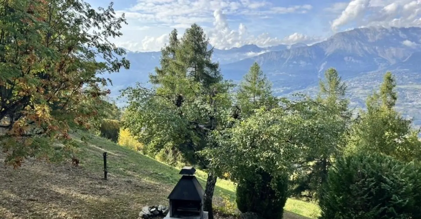 Vivere moderno con vista sulle montagne e atmosfera accogliente - Foto 4 di 12