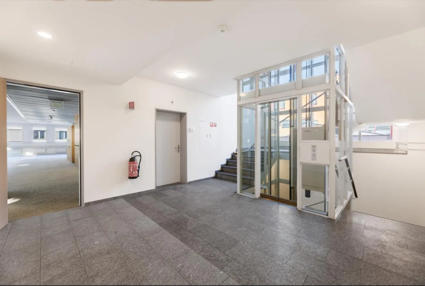 Espace pour le succès : Bureau spacieux à Bottmingen ! - Photo 7 sur 10