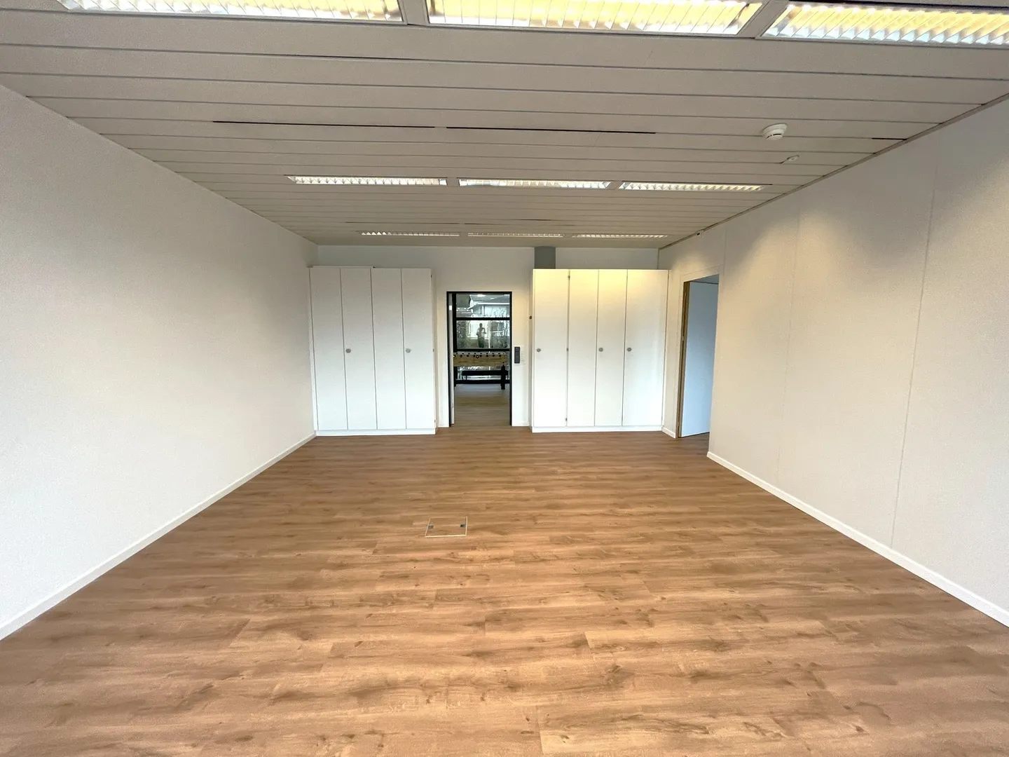 Location de bureaux individuels/espaces commerciaux au 2ème étage - Photo 3 sur 6