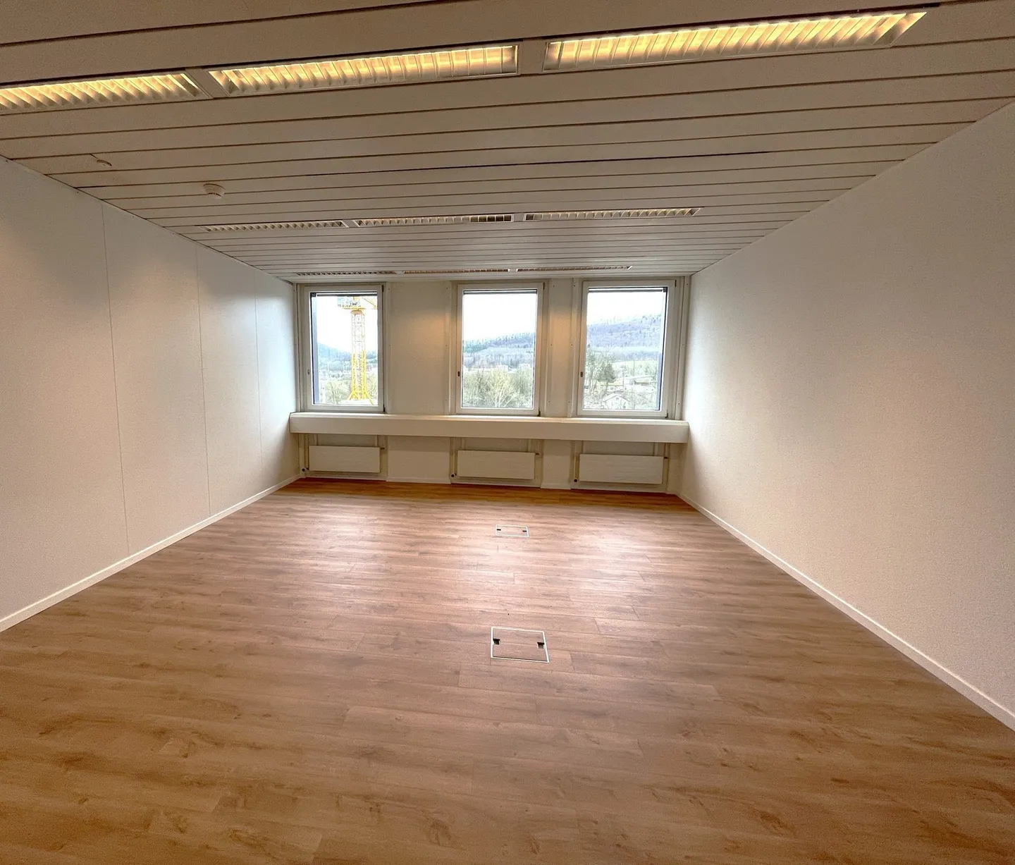 Location de bureaux individuels/espaces commerciaux au 2ème étage - Photo 4 sur 6