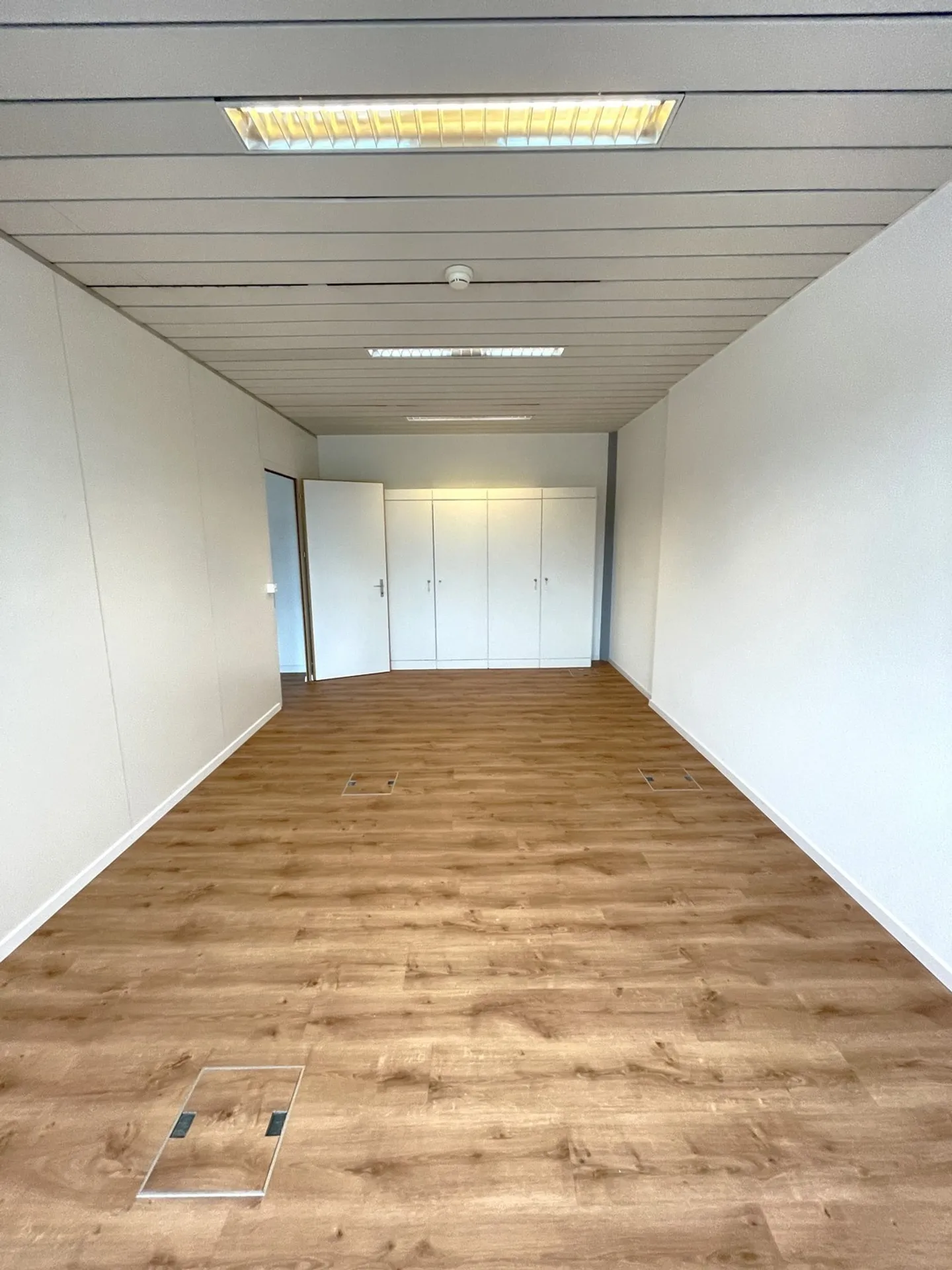 Location de bureaux individuels/espaces commerciaux au 2ème étage - Photo 5 sur 6